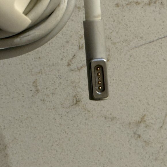 Apple Authentic MacBook Pro 60W MagSafe Power Adapter Charger A1344 A/12378EA - Picture 5 of 9